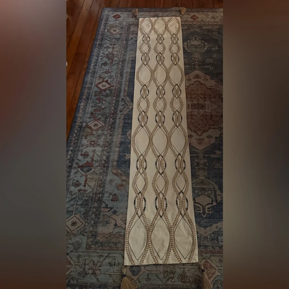 3/$15 🌟 Pier 1 Imports Embroidered Table Runner Neutral Boho